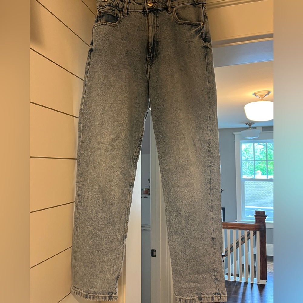 light washed, mid rise straight leg jeans jeans